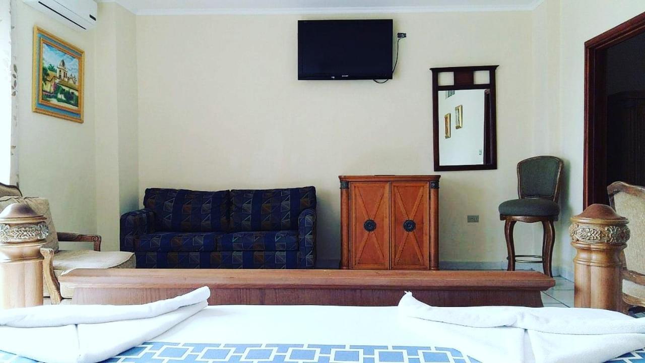 Hotel Carnaval La Ceiba Dış mekan fotoğraf