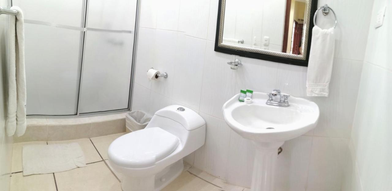 Hotel Carnaval La Ceiba Dış mekan fotoğraf